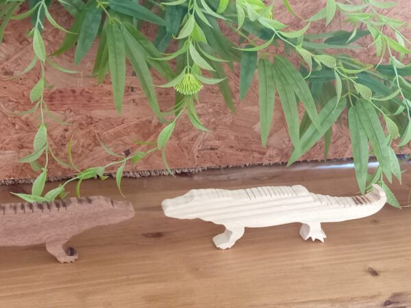 Crocodile wood carving WC004